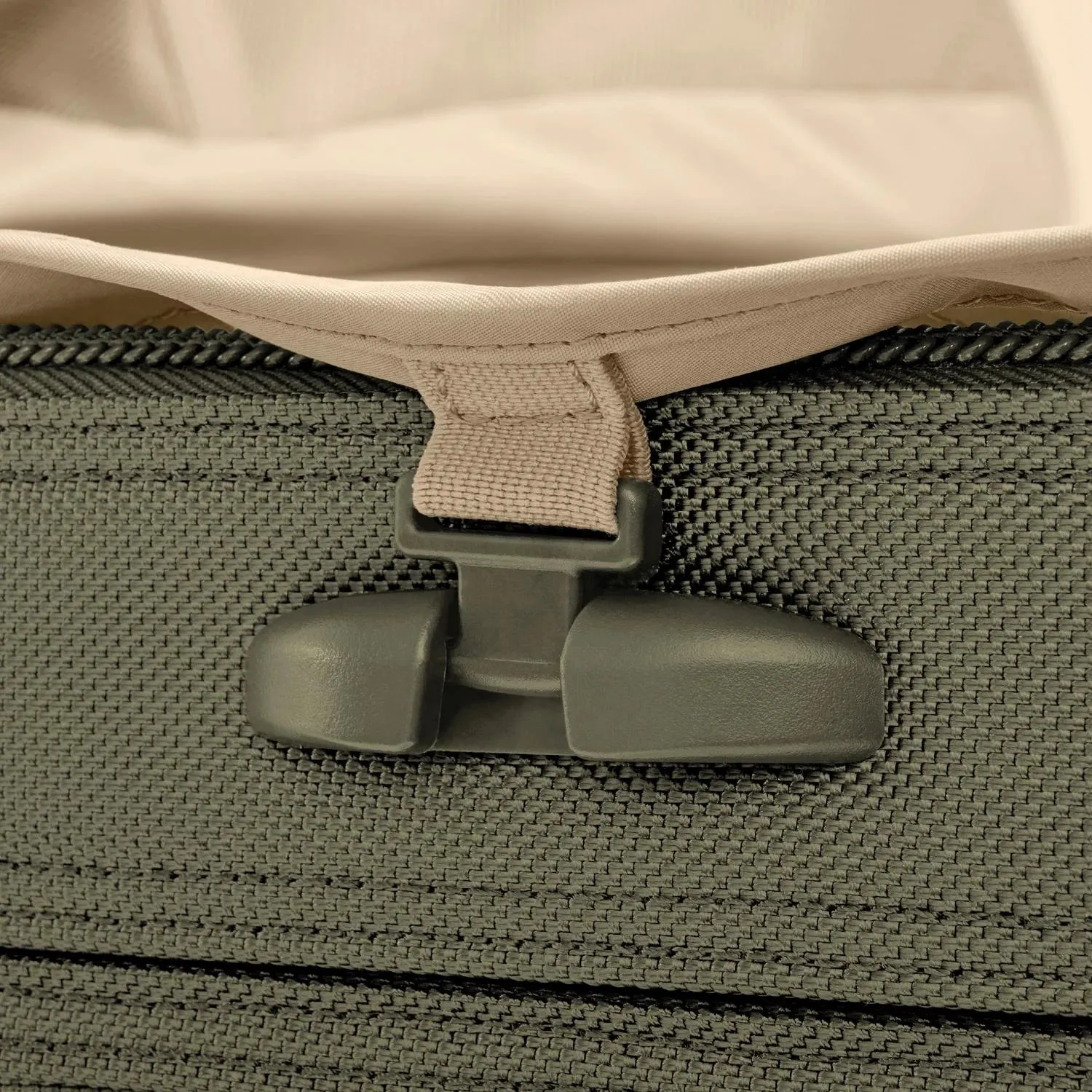 Baseline Essential Carry-on Spinner 22"