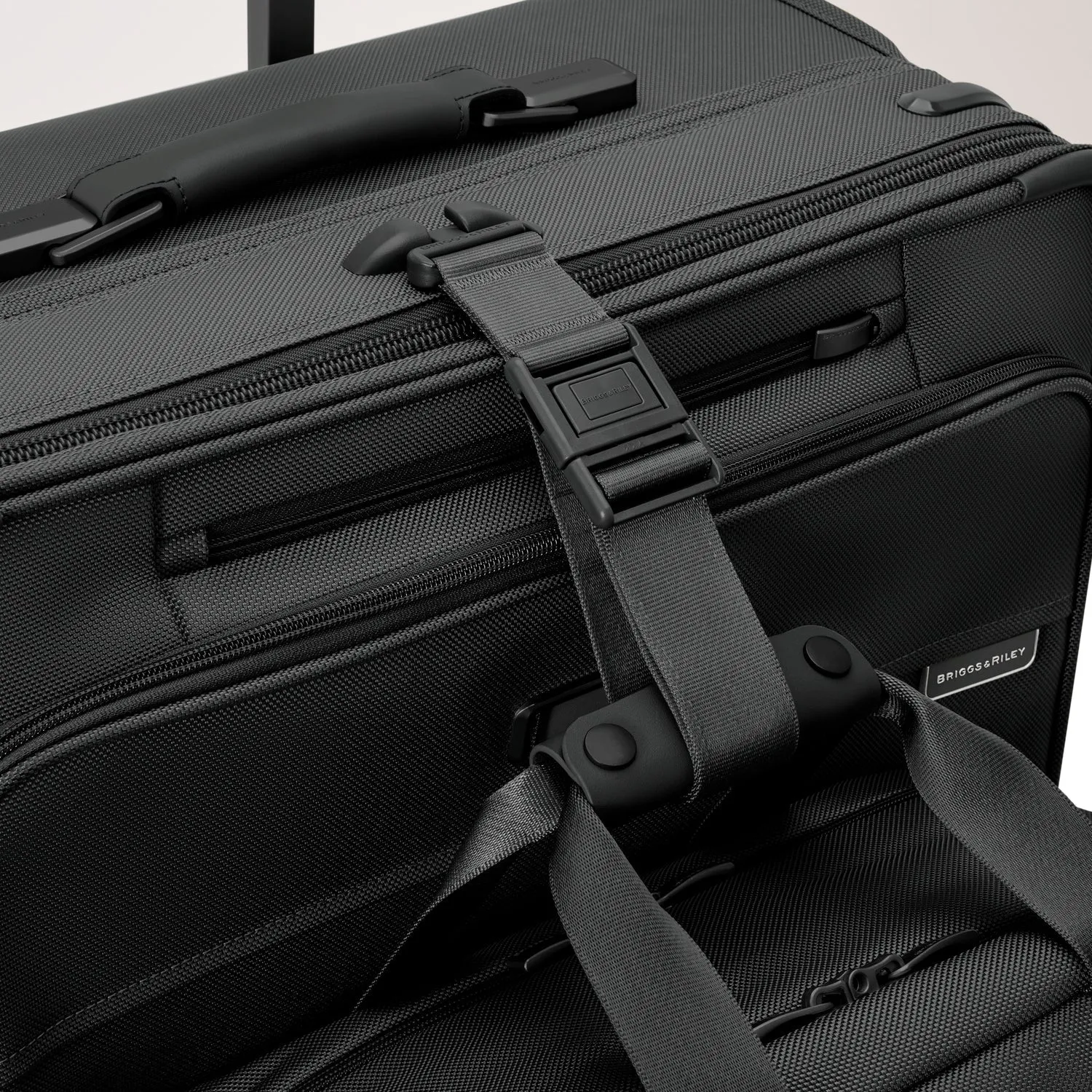 Baseline Essential Carry-on Spinner 22"