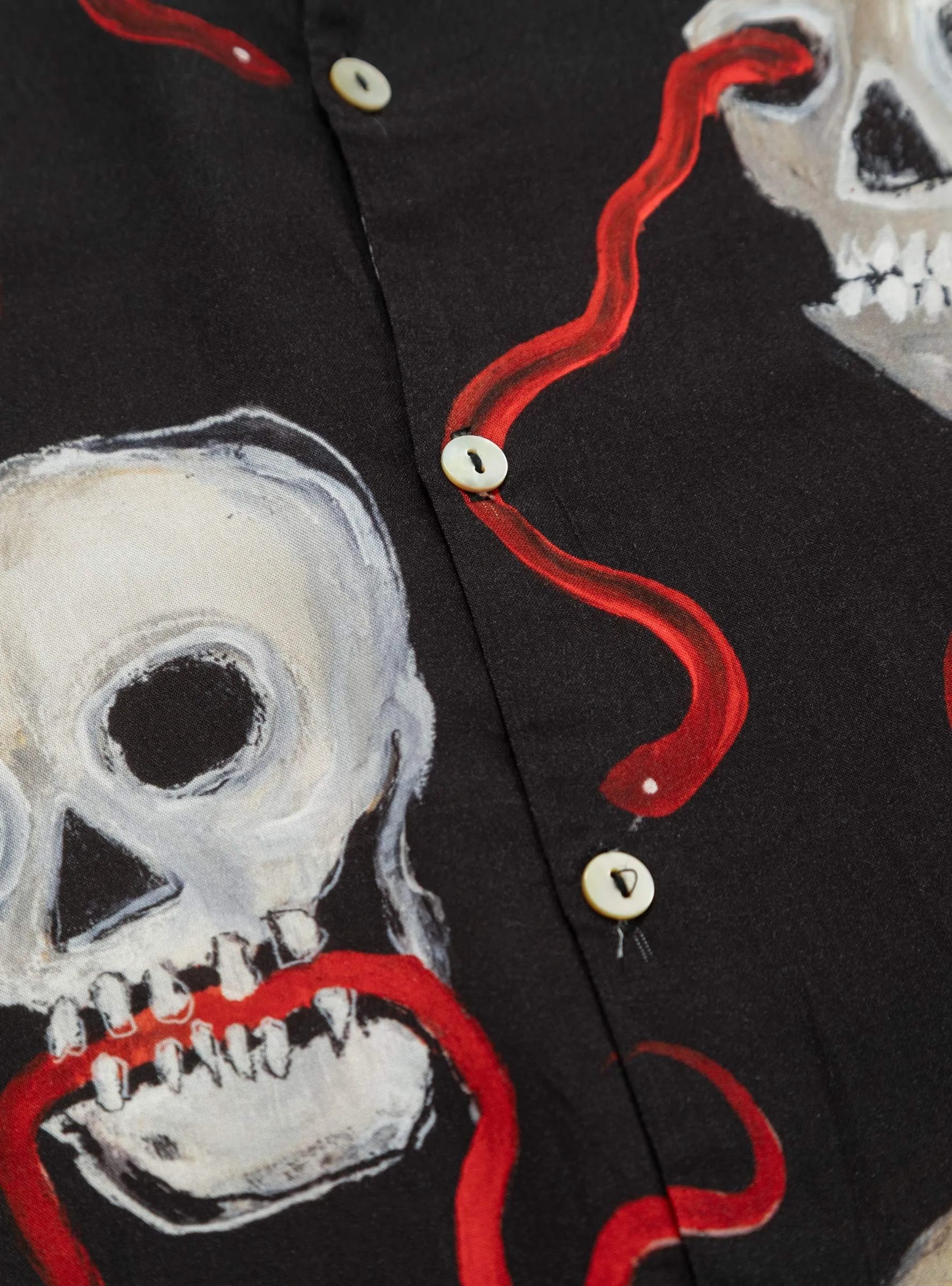 Momento Mori Shirt Black & Red