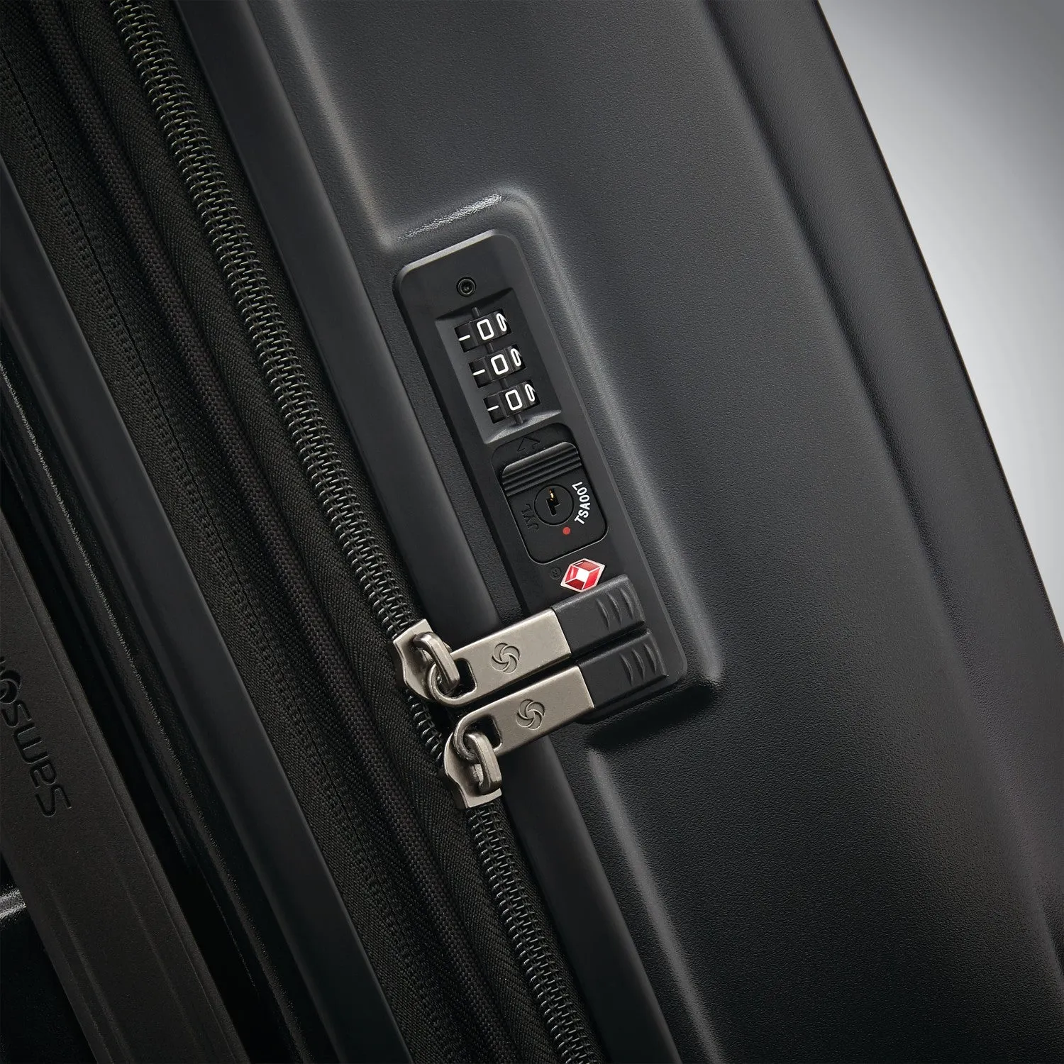 Samsonite Octiv Large Expandable Spinner