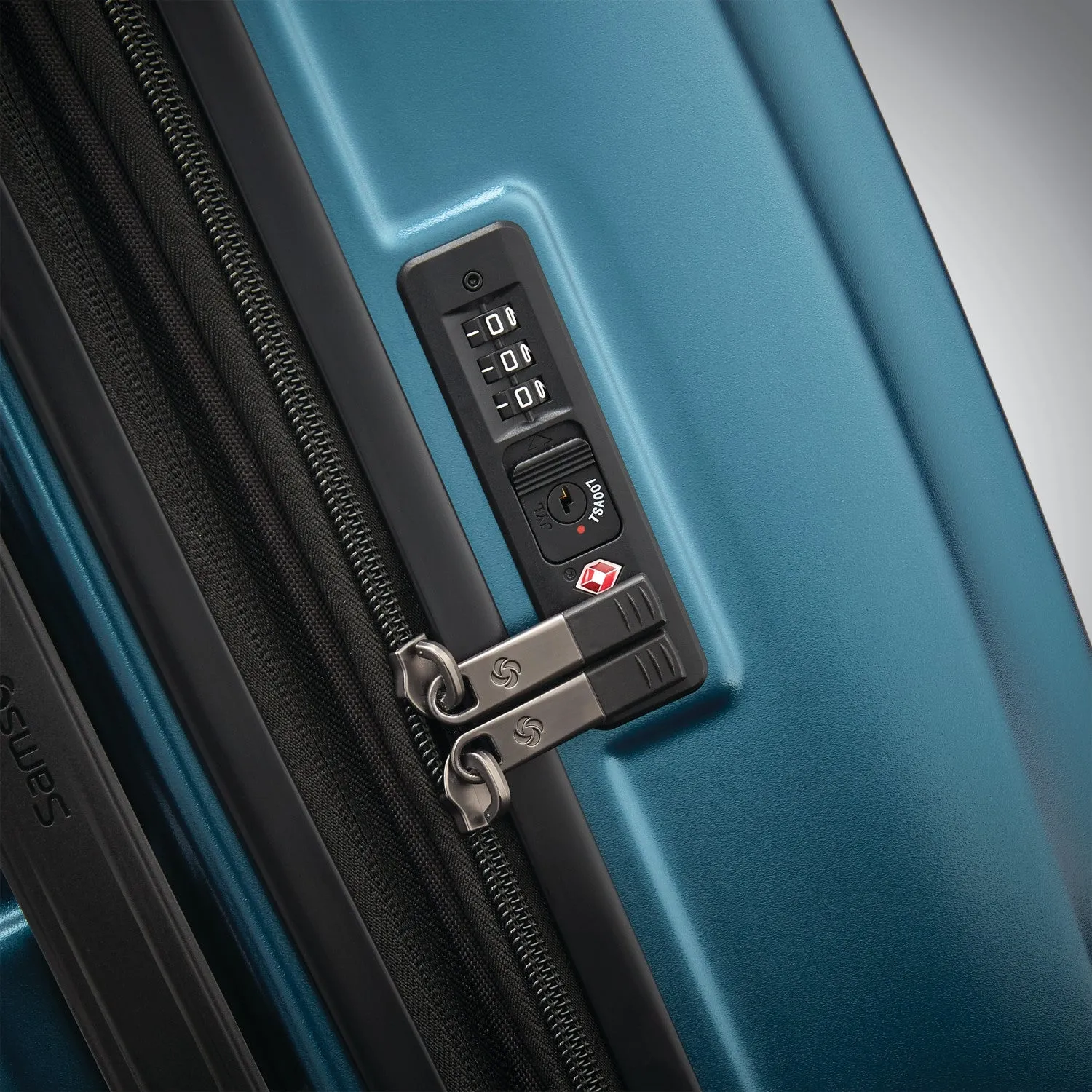 Samsonite Octiv Large Expandable Spinner